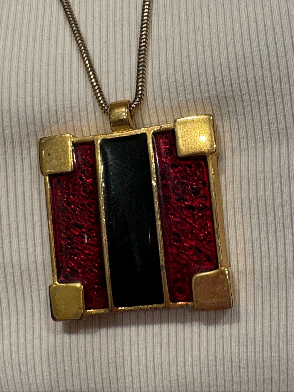 Vintage Avon Gold-Tone Red & Black Enamel Pendant Necklace